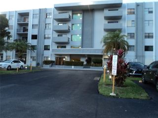 1301 NE 7th St 511, Hallandale Beach, FL 33009