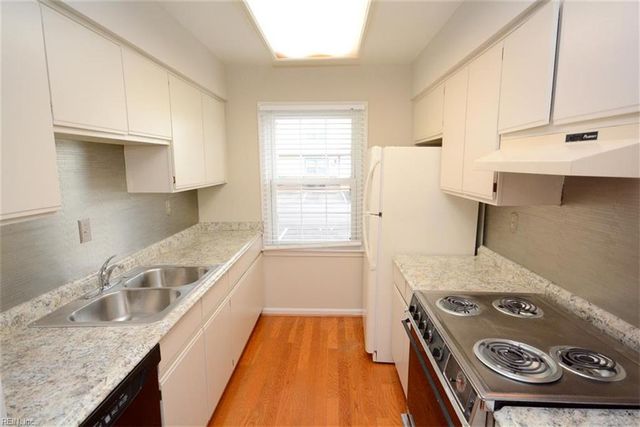 964 Saint Andrews Reach Apt A, Chesapeake, VA 23320