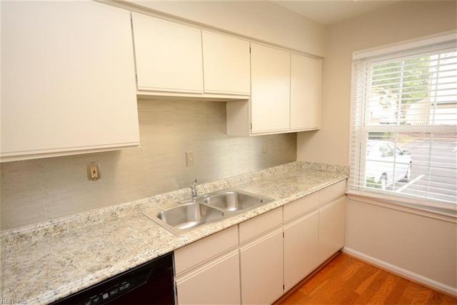 964 Saint Andrews Reach Apt A, Chesapeake, VA 23320