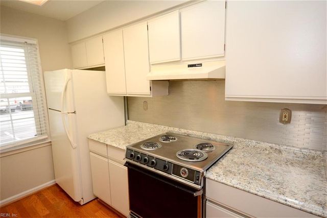 964 Saint Andrews Reach Apt A, Chesapeake, VA 23320