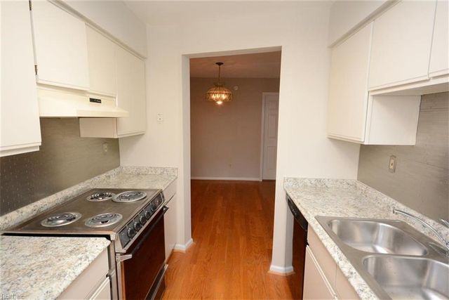 964 Saint Andrews Reach Apt A, Chesapeake, VA 23320