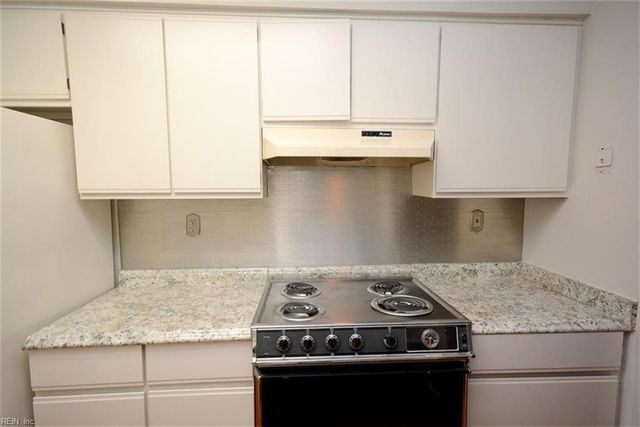 964 Saint Andrews Reach Apt A, Chesapeake, VA 23320