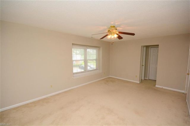 964 Saint Andrews Reach Apt A, Chesapeake, VA 23320