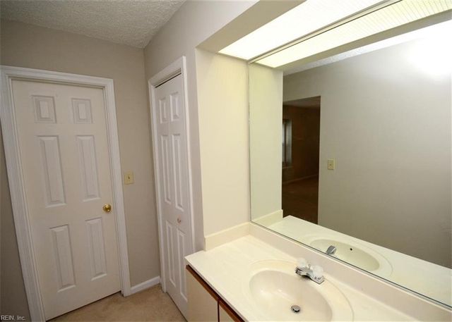 964 Saint Andrews Reach Apt A, Chesapeake, VA 23320