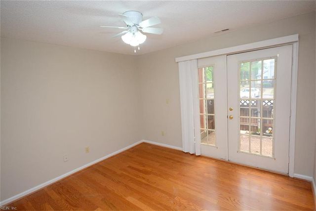964 Saint Andrews Reach Apt A, Chesapeake, VA 23320