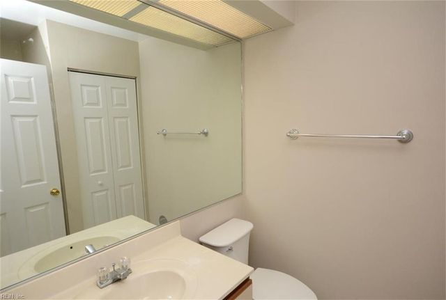 964 Saint Andrews Reach Apt A, Chesapeake, VA 23320
