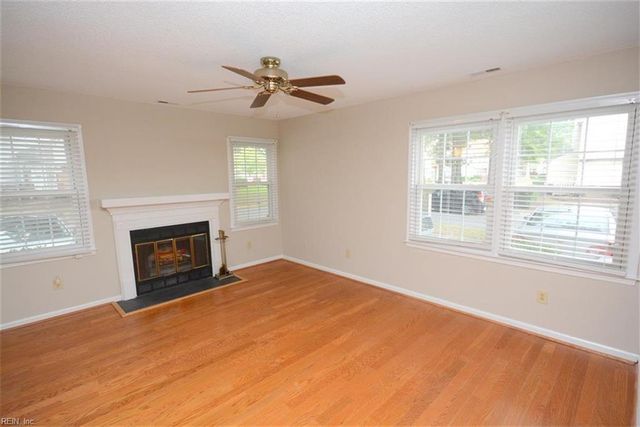 964 Saint Andrews Reach Apt A, Chesapeake, VA 23320