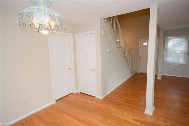 964 Saint Andrews Reach Apt A, Chesapeake, VA 23320