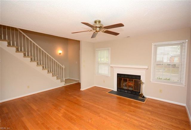 964 Saint Andrews Reach Apt A, Chesapeake, VA 23320