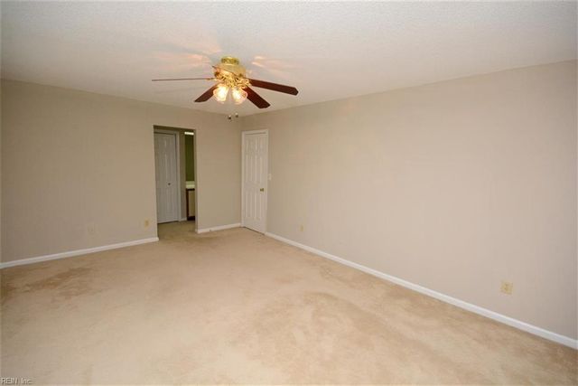 964 Saint Andrews Reach Apt A, Chesapeake, VA 23320
