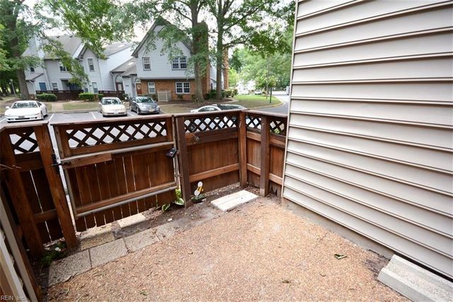 964 Saint Andrews Reach Apt A, Chesapeake, VA 23320