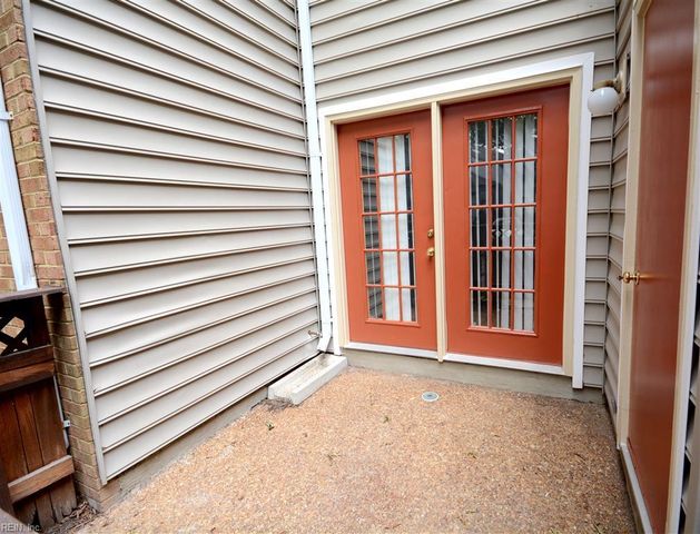 964 Saint Andrews Reach Apt A, Chesapeake, VA 23320