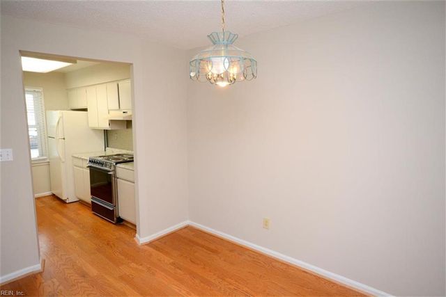 964 Saint Andrews Reach Apt A, Chesapeake, VA 23320