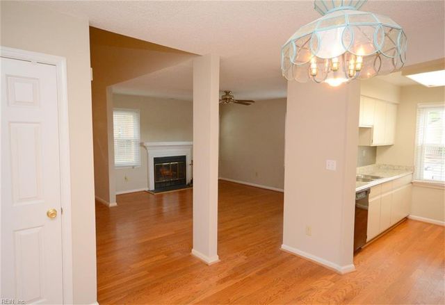 964 Saint Andrews Reach Apt A, Chesapeake, VA 23320