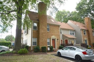 964 Saint Andrews Reach Apt A, Chesapeake, VA 23320