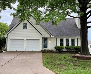 204 NE 6th Street, Blue Springs, MO 64014