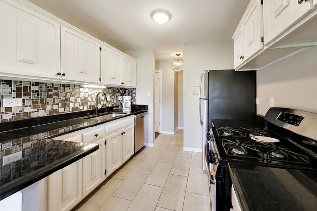 2640 N Windsor Drive 103, Arlington Heights, IL 60004