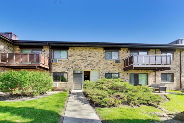 2640 N Windsor Drive 103, Arlington Heights, IL 60004