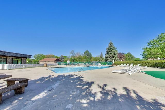 2640 N Windsor Drive 103, Arlington Heights, IL 60004