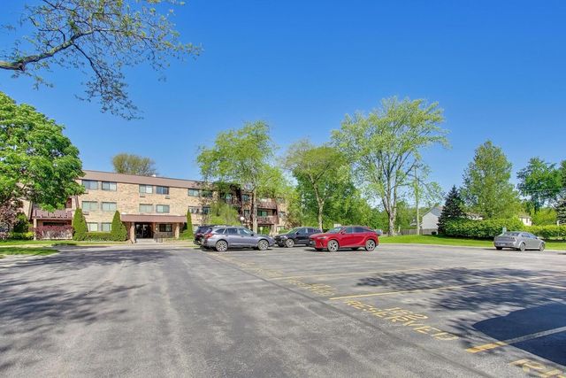2640 N Windsor Drive 103, Arlington Heights, IL 60004