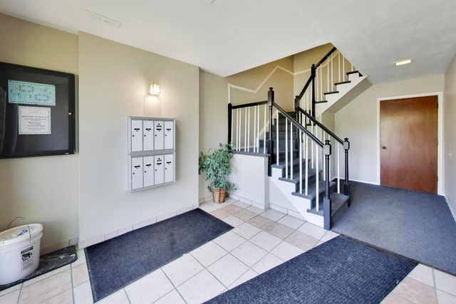 2640 N Windsor Drive 103, Arlington Heights, IL 60004