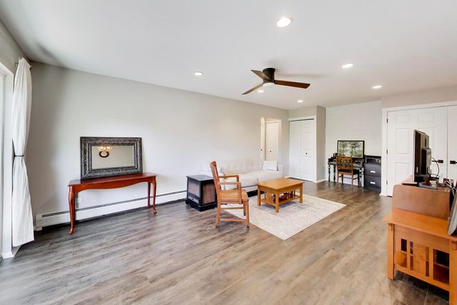 2640 N Windsor Drive 103, Arlington Heights, IL 60004