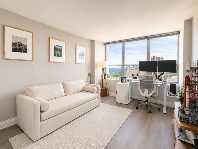 655 W IRVING PARK Road 3201, Chicago, IL 60613