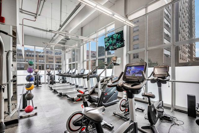 655 W IRVING PARK Road 3201, Chicago, IL 60613