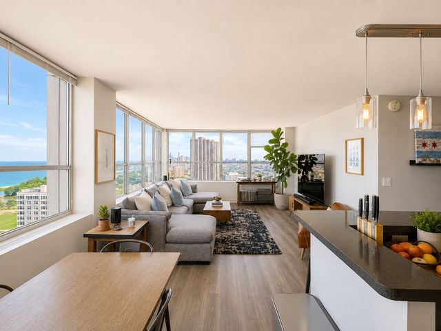 655 W IRVING PARK Road 3201, Chicago, IL 60613
