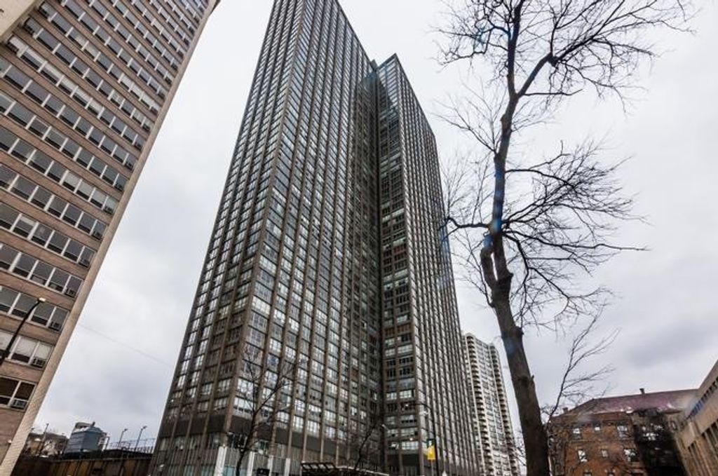 655 W IRVING PARK Road 3201, Chicago, IL 60613