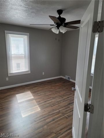140 7th Street NW, Barberton, OH 44203