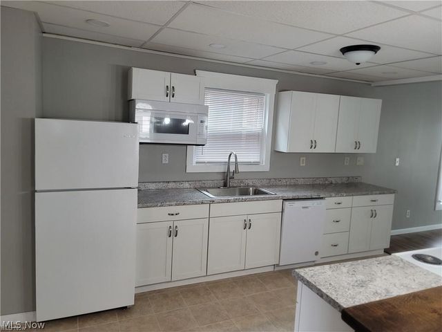 140 7th Street NW, Barberton, OH 44203