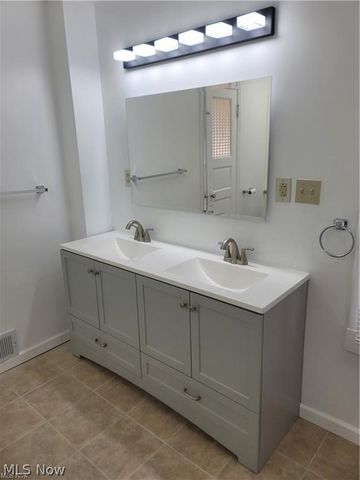 140 7th Street NW, Barberton, OH 44203