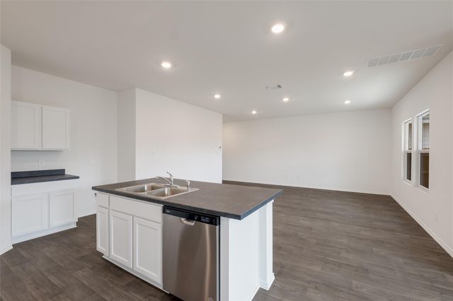 211 Schuenemann WAY, Uhland, TX 78640