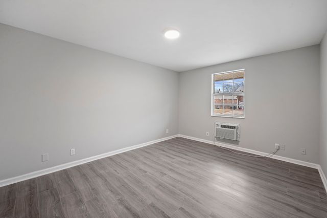 101 Walnut St Apt 27, Clarksville, TN 37042