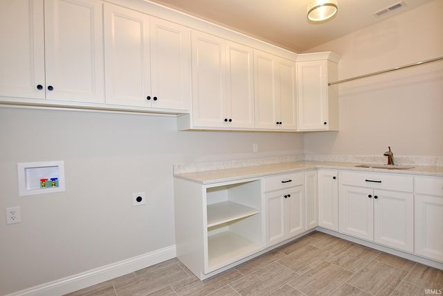 10111 Gallop Way, Evansville, IN 47725