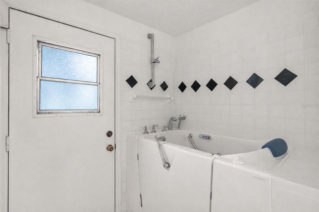 295 N JUNGLE ROAD, Geneva, FL 32732