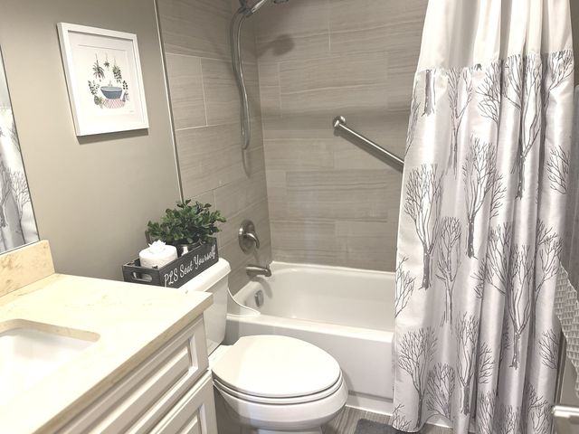 520 Biesterfield Road E309, Elk Grove Village, IL 60007