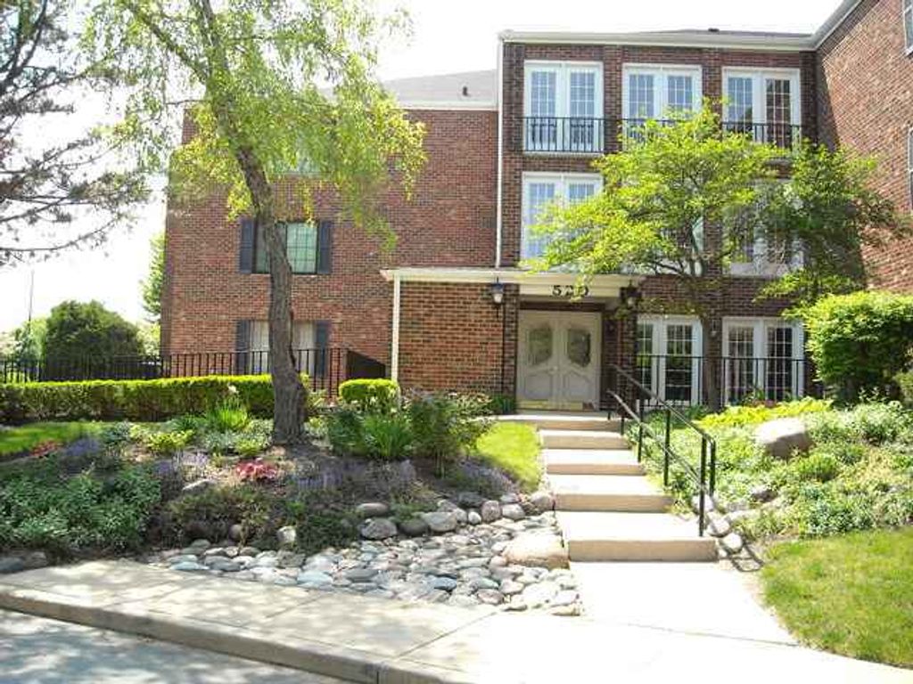 520 Biesterfield Road E309, Elk Grove Village, IL 60007