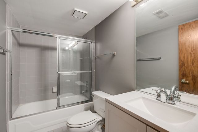 319 Stonebridge Way, Mundelein, IL 60060