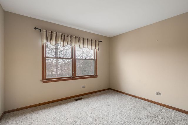 319 Stonebridge Way, Mundelein, IL 60060