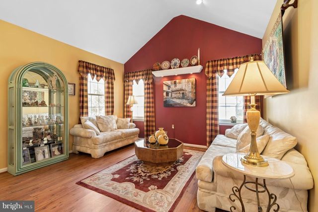 20 BLACK EYED SUSAN RD, Langhorne, PA 19047