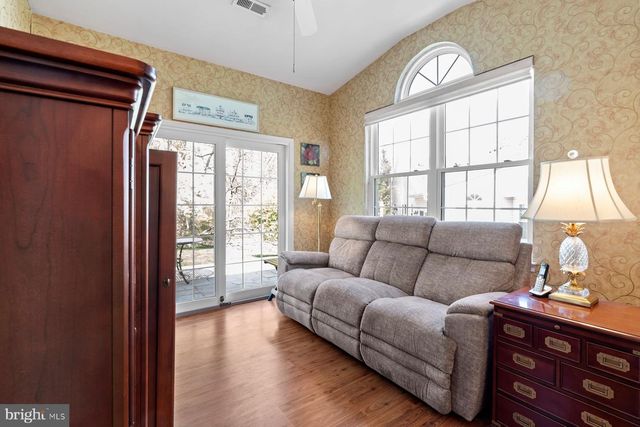 20 BLACK EYED SUSAN RD, Langhorne, PA 19047