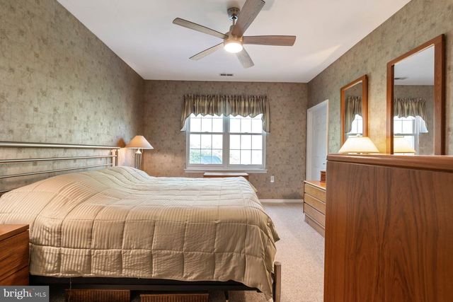 20 BLACK EYED SUSAN RD, Langhorne, PA 19047