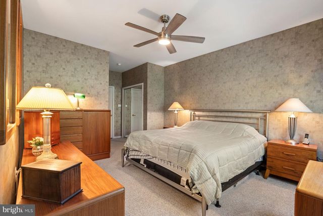 20 BLACK EYED SUSAN RD, Langhorne, PA 19047