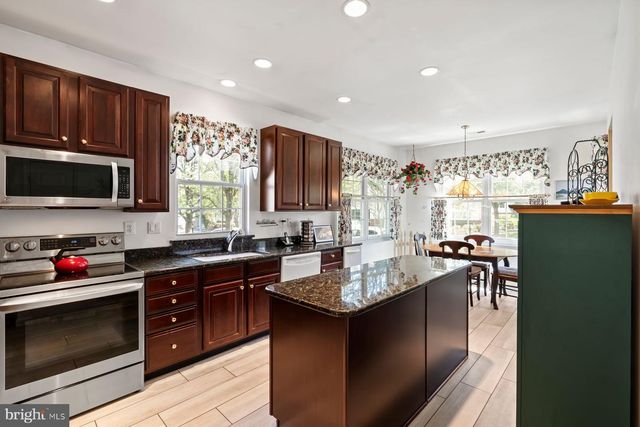 20 BLACK EYED SUSAN RD, Langhorne, PA 19047