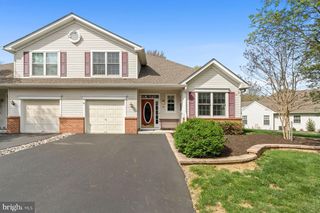 20 BLACK EYED SUSAN RD, Langhorne, PA 19047