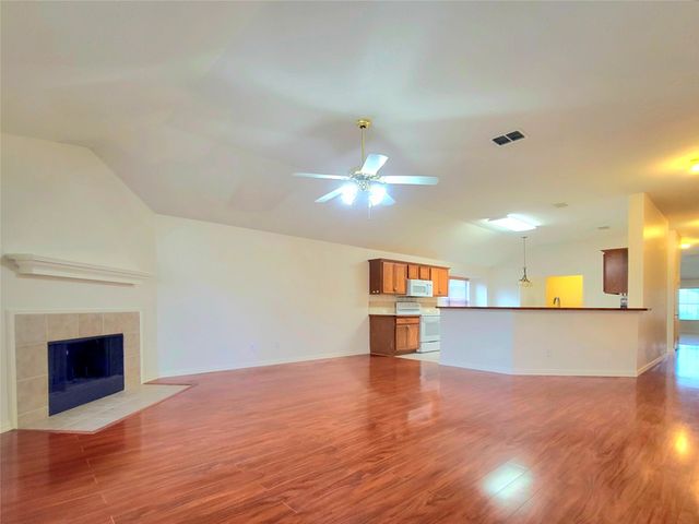 1056 Wood Brook Drive, Grand Prairie, TX 75052