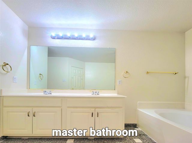 1056 Wood Brook Drive, Grand Prairie, TX 75052