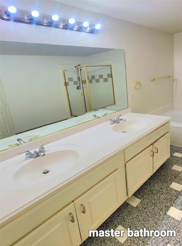 1056 Wood Brook Drive, Grand Prairie, TX 75052